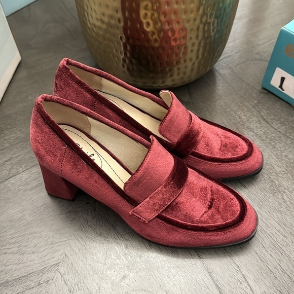 LIFESTRIDE Farrah Slip On Pumps - Picture 5 of 7